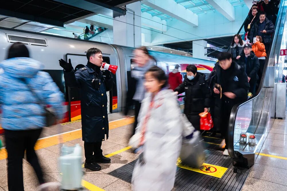 铁路部门全力保障学生旅客平安有序返校