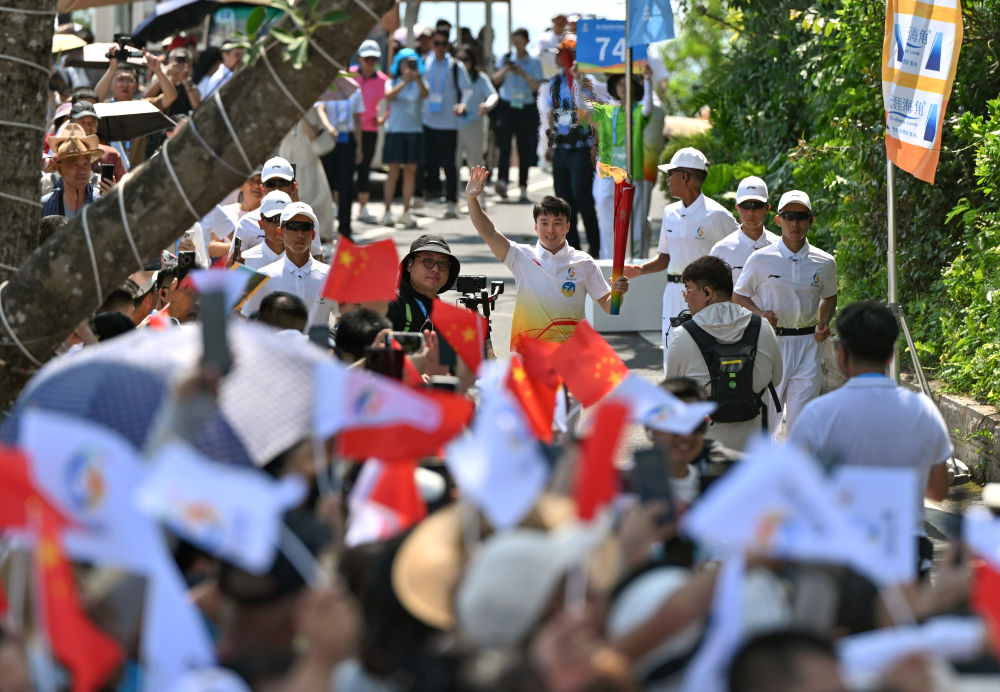 追光 | 74位火炬手，把热情和海风一起传递