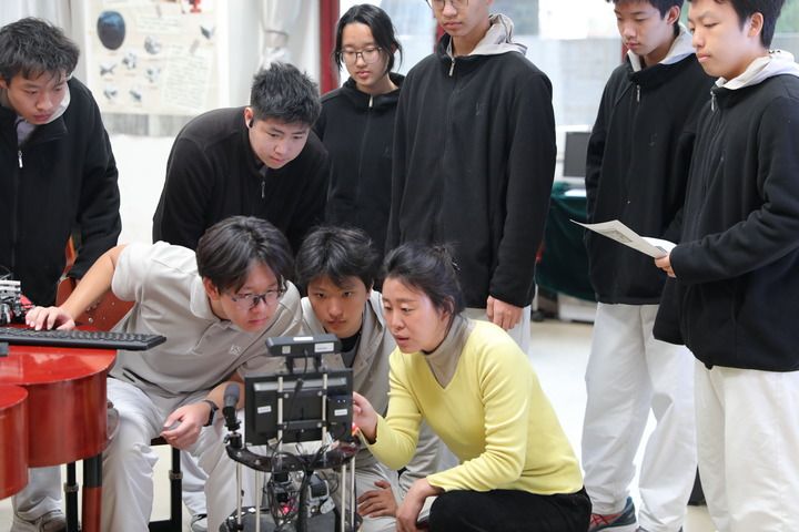 新华智见丨AI劲风扑面,中小学教育如何“进化”?