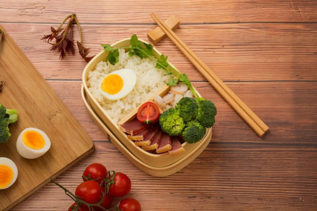 带饭上班,如何兼顾营养与安全 | 吃出健康来
