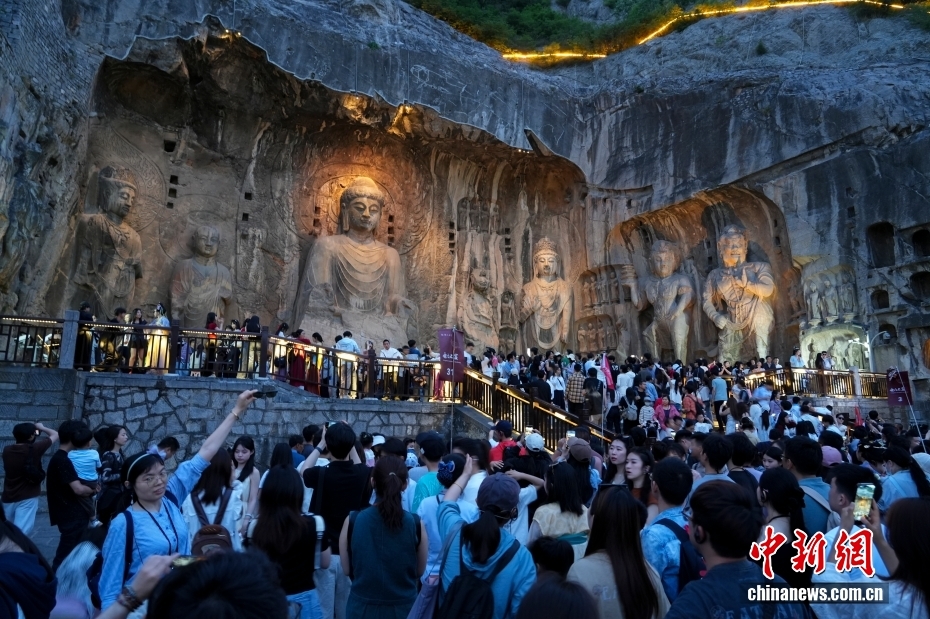 五一假期接近尾声 各大景区热度不减