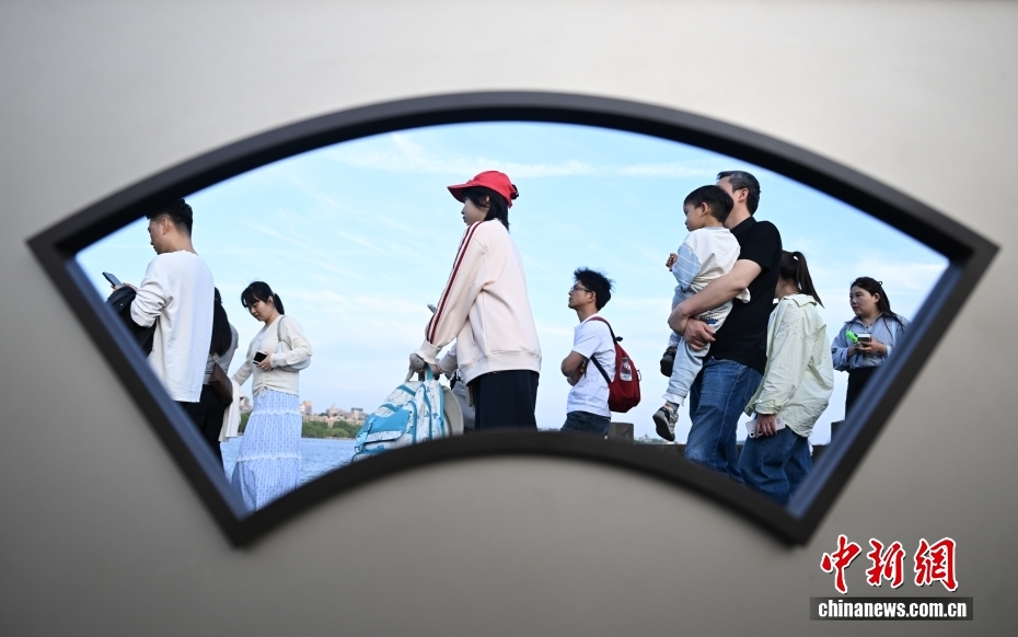 五一假期接近尾声 各大景区热度不减