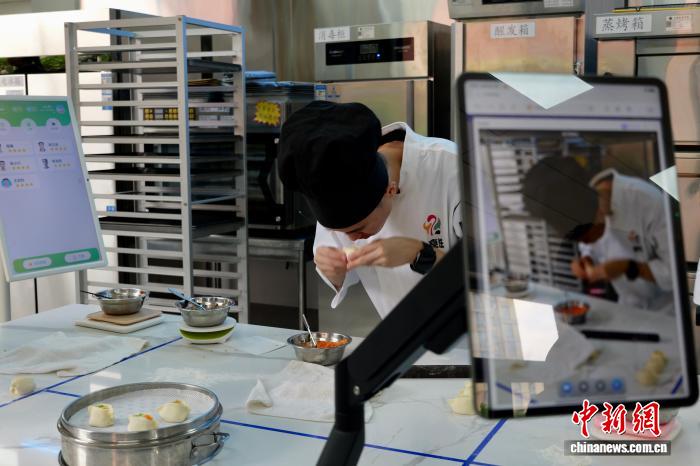 从咖啡飘香到数智赋能:特殊少年的自立人生