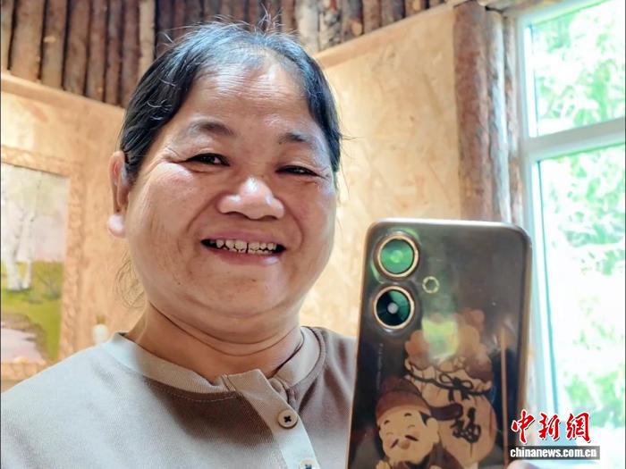 在内蒙古阿尔山 感受一张白桦树皮的“重生”