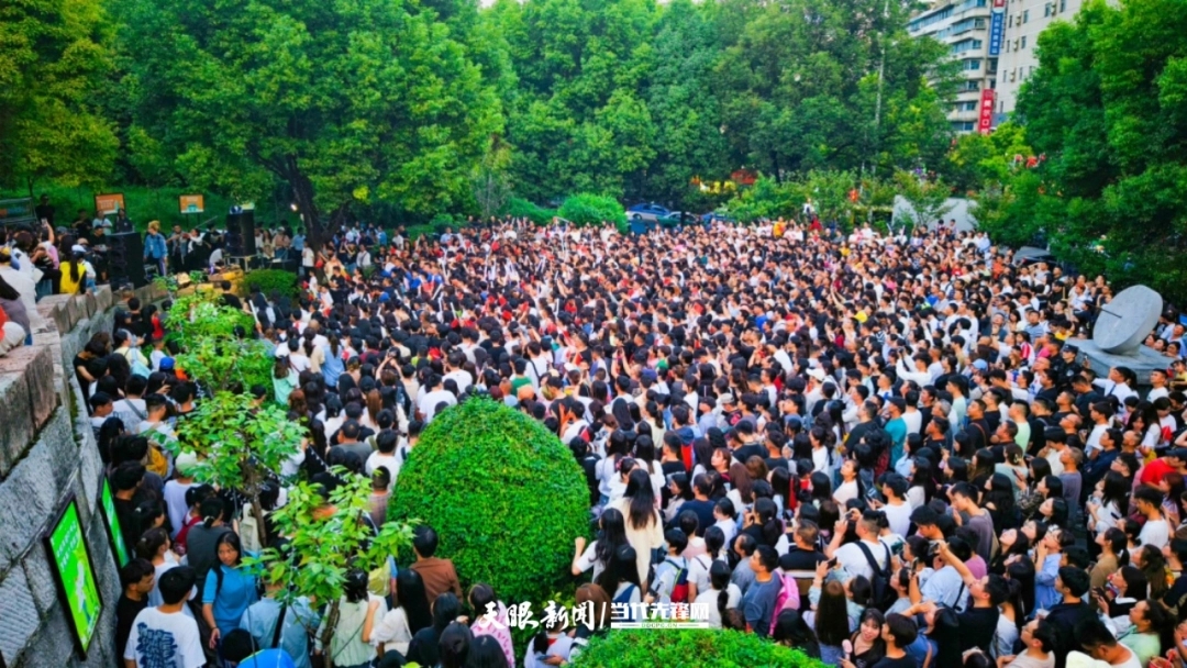23℃清凉出圈:贵州以山水烟火接住全国避暑客流 23℃清凉出圈:贵州以山水烟火接住全国避暑客流
