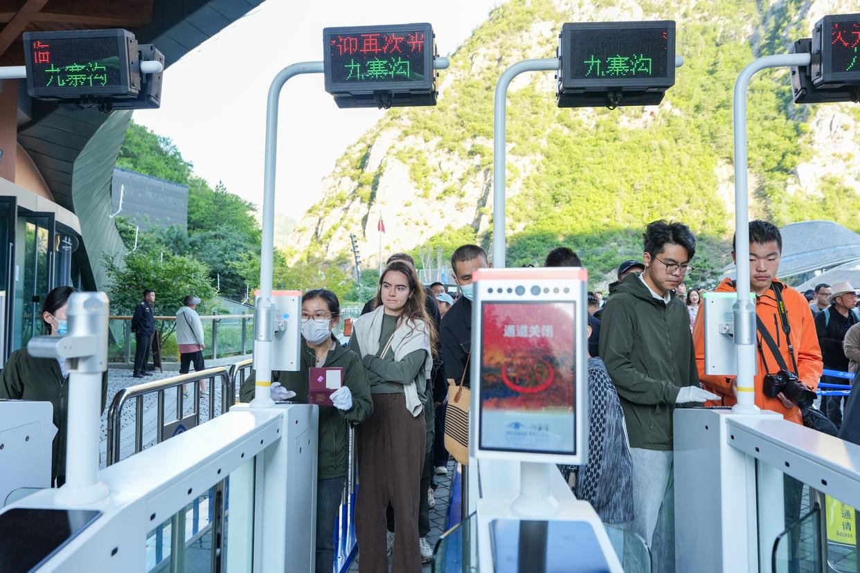China Cool盛夏出圈|在九寨沟,老外赞叹20℃的清凉