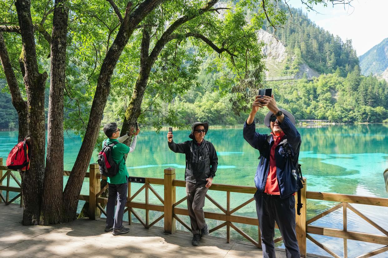 China Cool盛夏出圈|在九寨沟,老外赞叹20℃的清凉