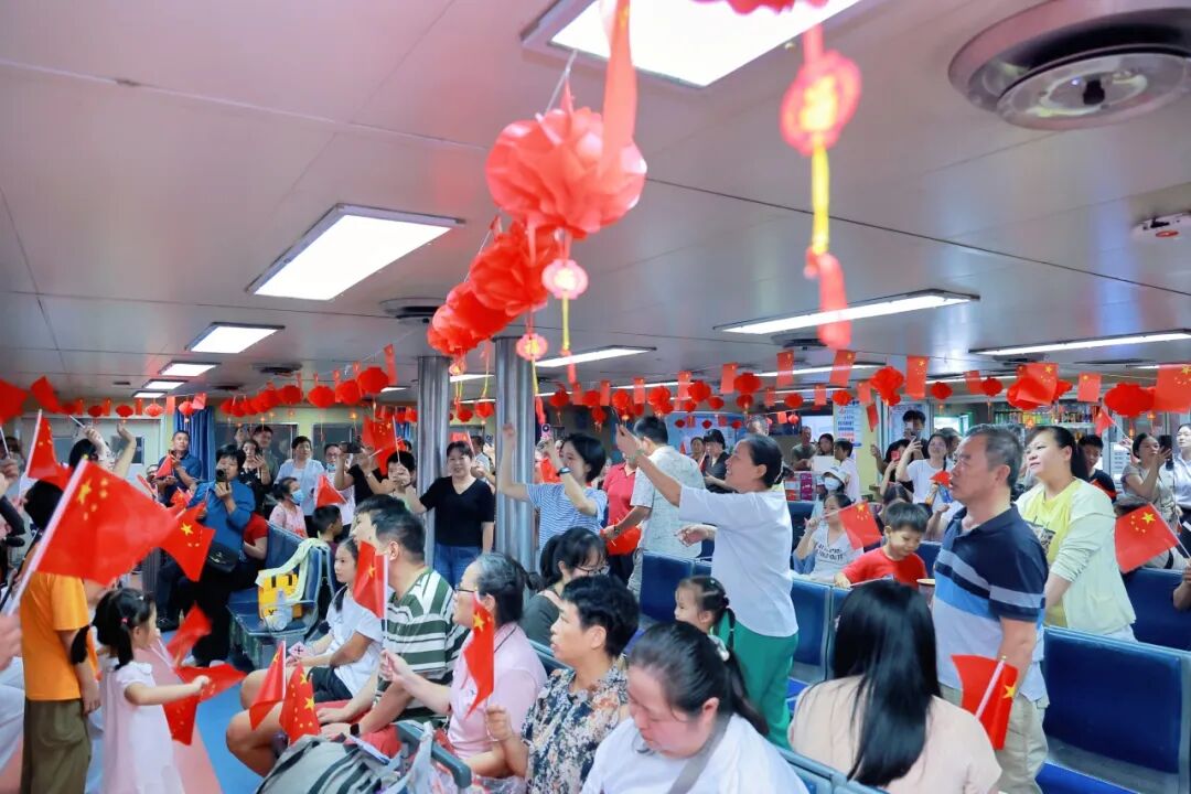 我的铁路风景|列车上、车站里、海峡间,唱响爱国赞歌!
