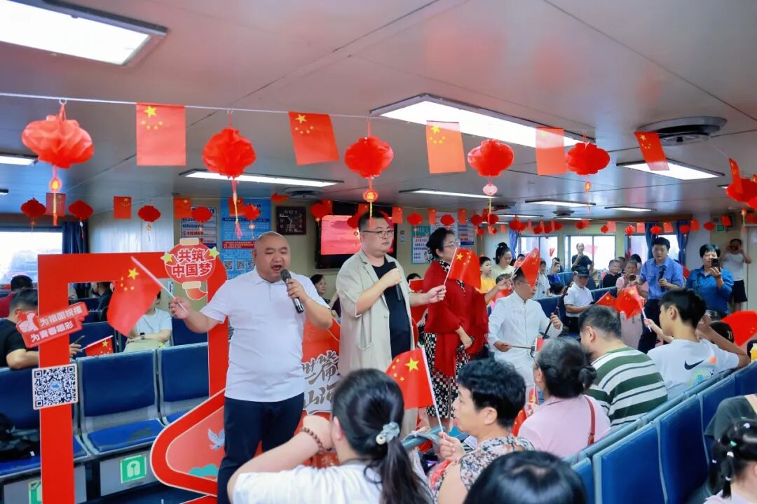 我的铁路风景|列车上、车站里、海峡间,唱响爱国赞歌!
