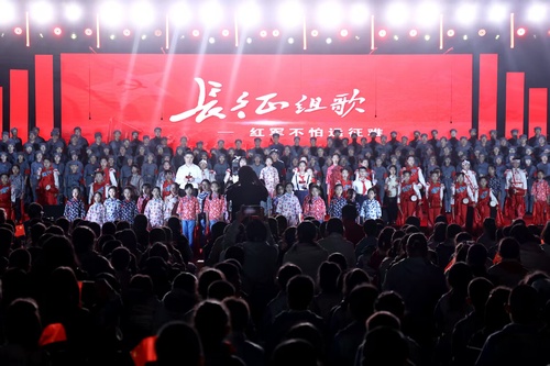 让长征精神浸润童心 四千师生沉浸式唱响《长征组歌》 GetAttachment (4)