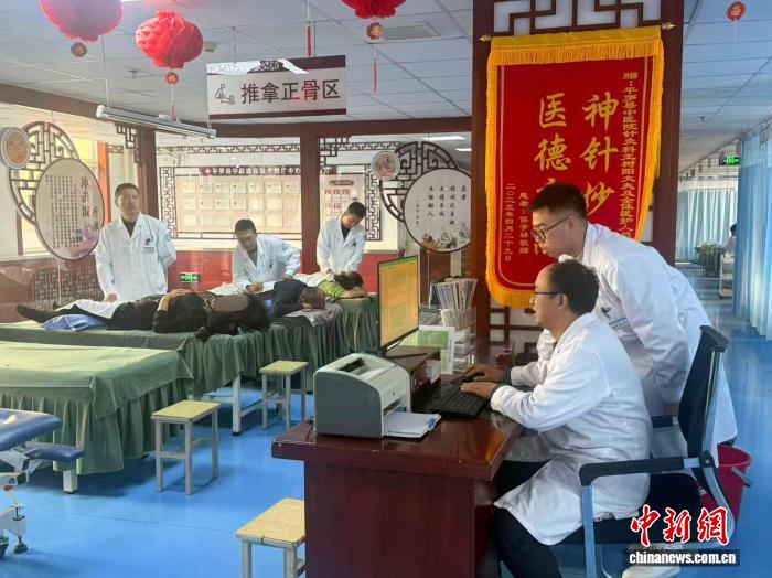 宁夏石嘴山：中医阁开到家门口