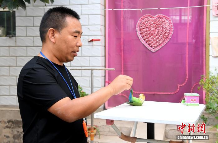 深耕小众驯鸟技艺 邯郸青年把兴趣化作创业“金钥匙”
