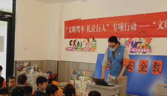当前热讯：北京：交通安全知识课堂走进幼儿园宣讲“礼让斑马线”