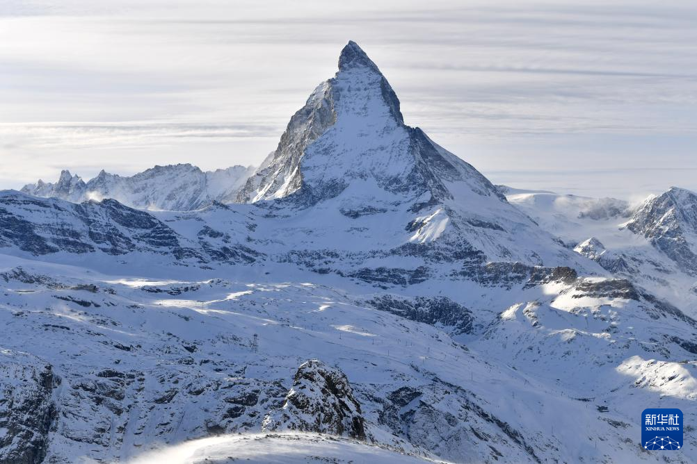 从阿尔卑斯山到长白山：“世界冰雪黄金纬度带”冰雪经济正“火热”