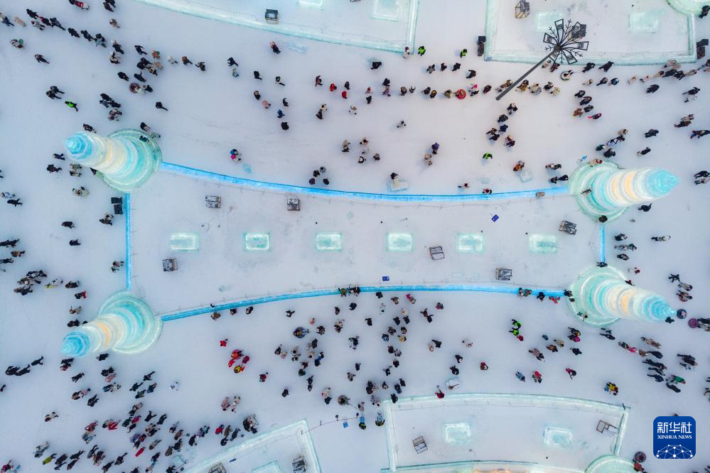 第35届中国·哈尔滨国际冰雕比赛落幕