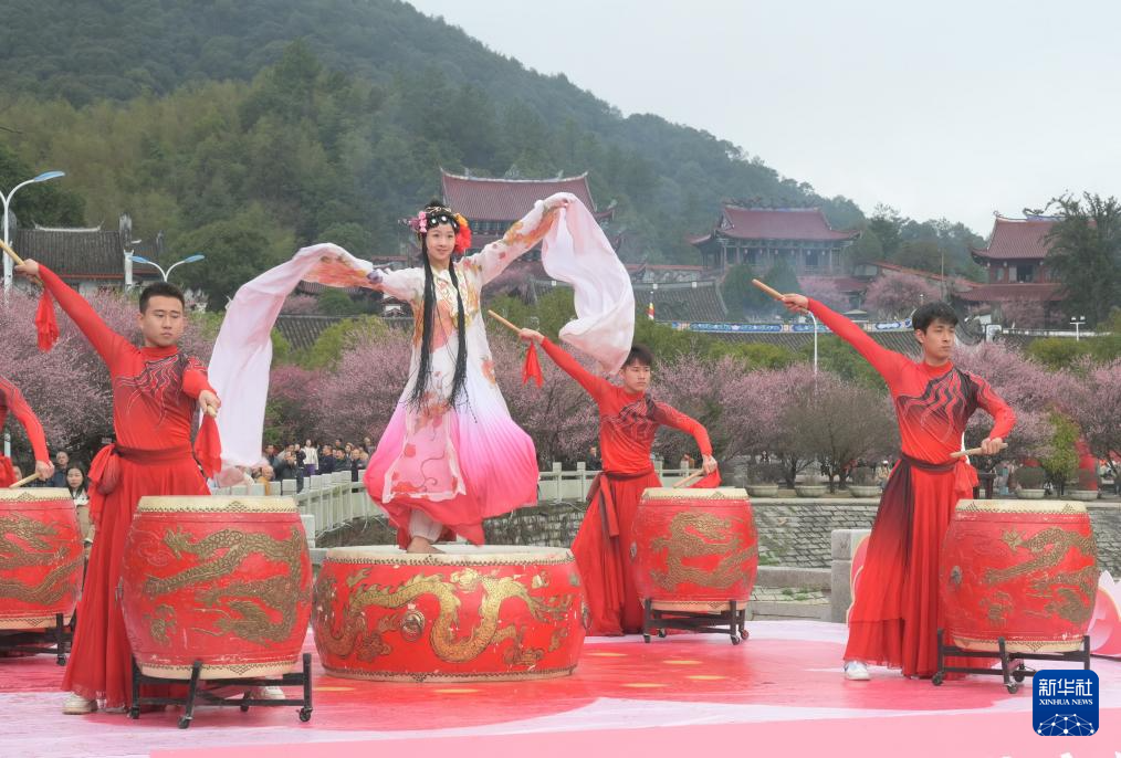 福州：千年古刹举办梅花文化节