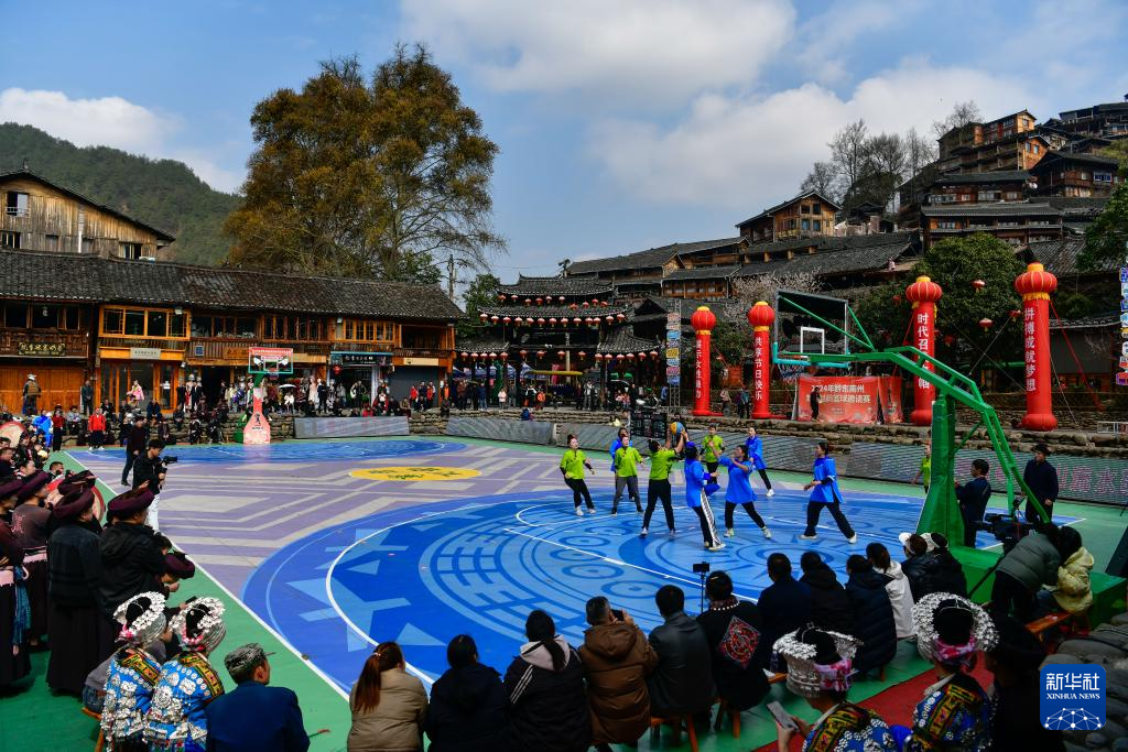 贵州苗寨举办“姑妈”篮球邀请赛