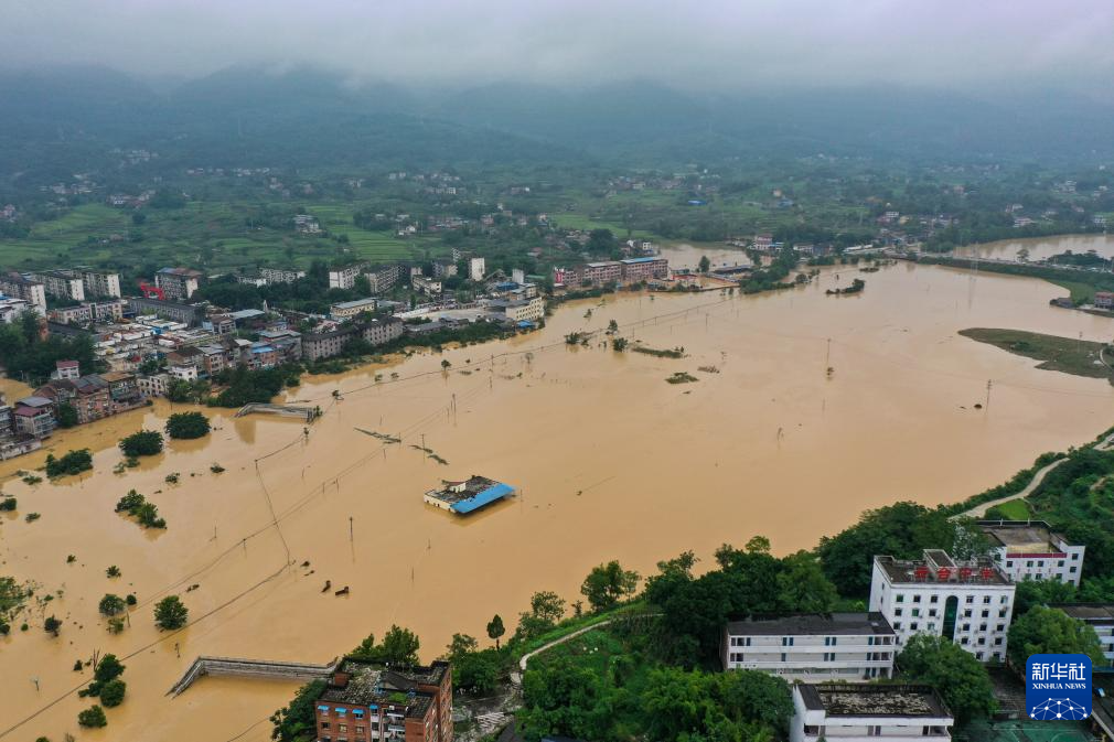 聚焦防汛抗洪｜重庆5区县降下特大暴雨 15条河流出现超警戒水位洪水