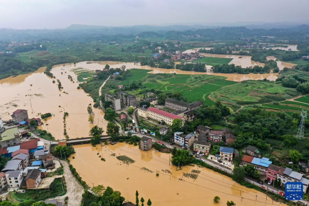 聚焦防汛抗洪｜重庆5区县降下特大暴雨 15条河流出现超警戒水位洪水