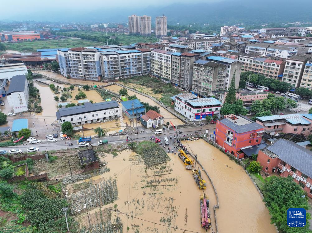 聚焦防汛抗洪｜重庆5区县降下特大暴雨 15条河流出现超警戒水位洪水