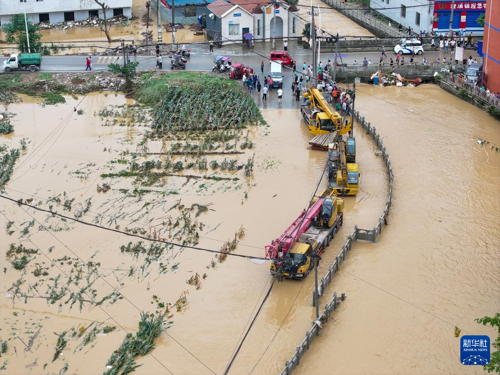 聚焦防汛抗洪｜重庆5区县降下特大暴雨 15条河流出现超警戒水位洪水