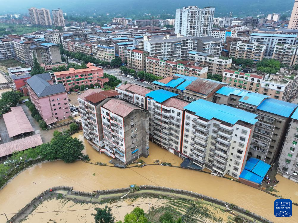 聚焦防汛抗洪｜重庆5区县降下特大暴雨 15条河流出现超警戒水位洪水