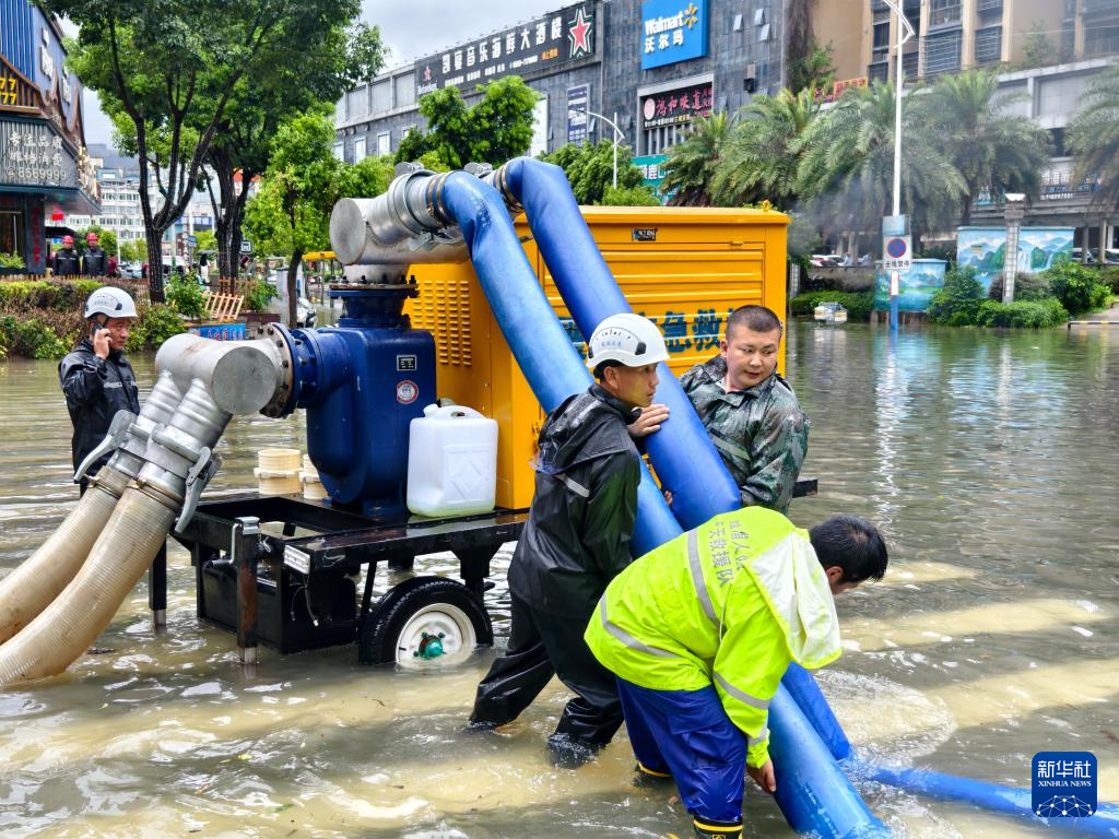 福建：台风过后救灾忙