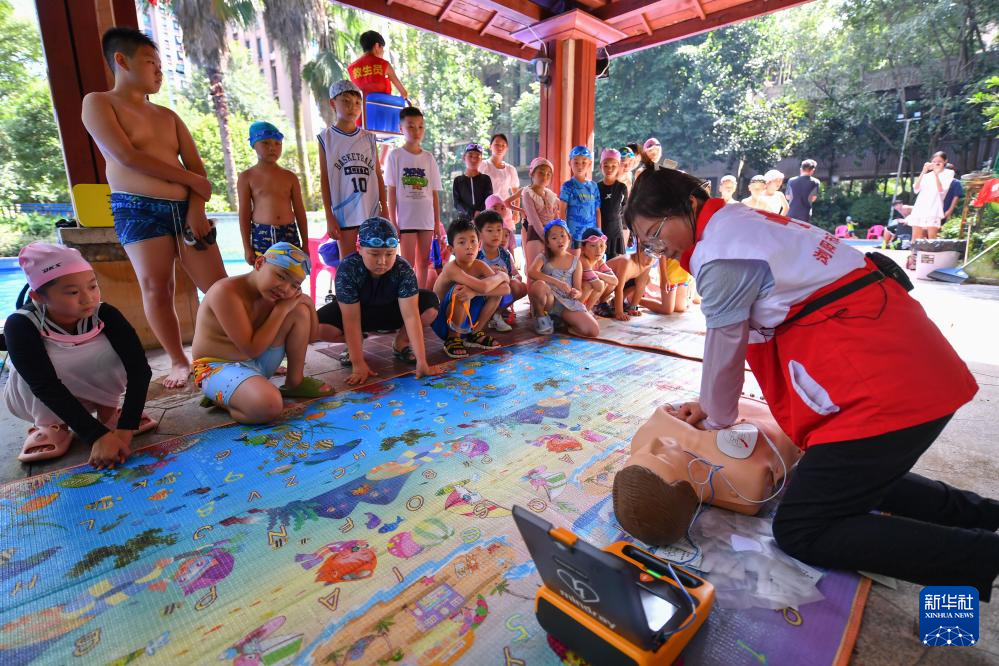 湖南浏阳：暑期为儿童开设公益游泳班