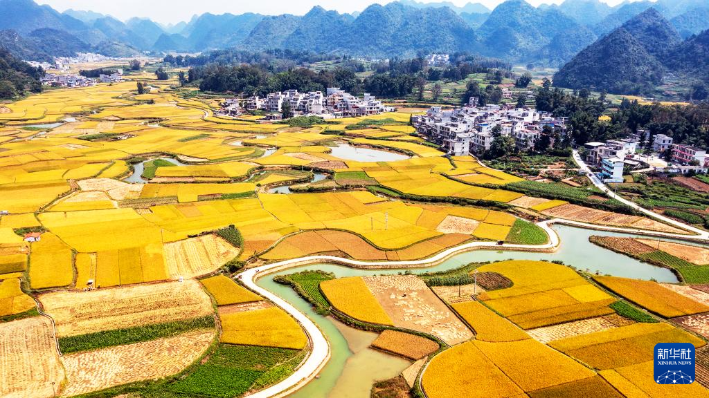 山乡秋景