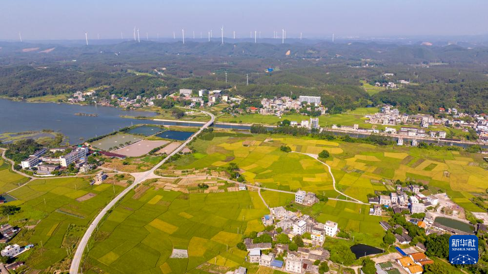 山乡秋景