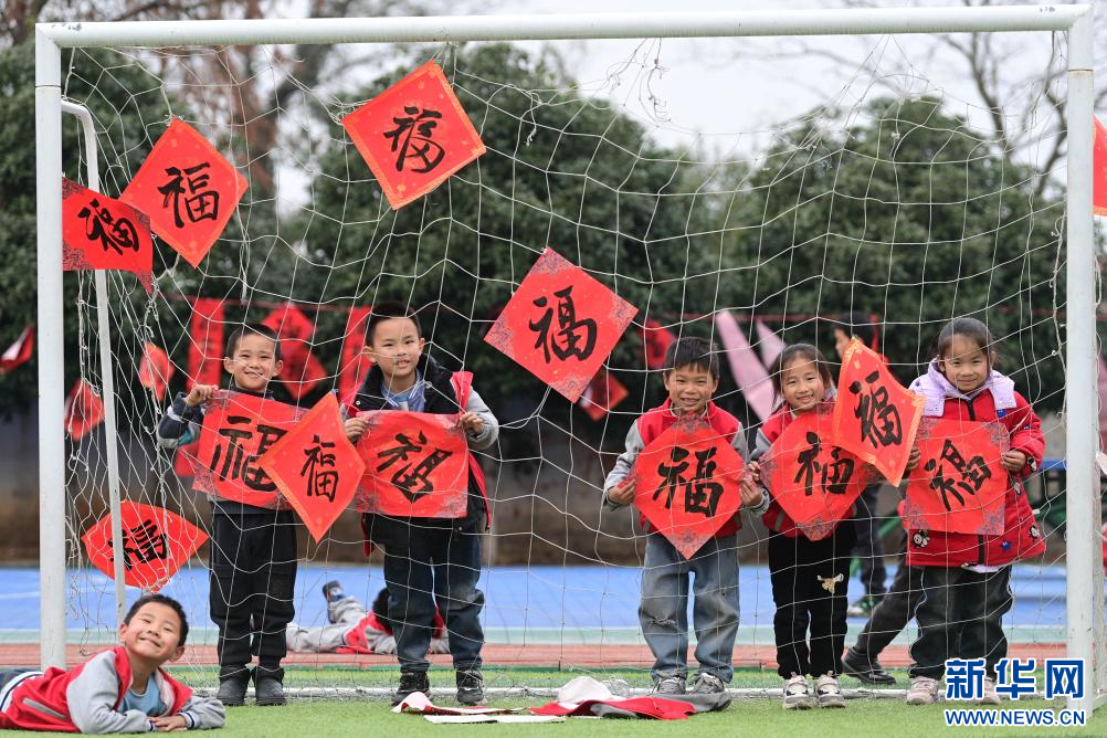 江西万载：墨香迎元旦