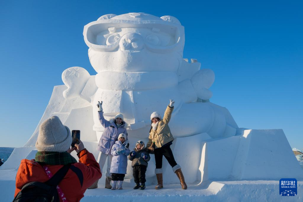 “尔滨”雪人迎八方来客