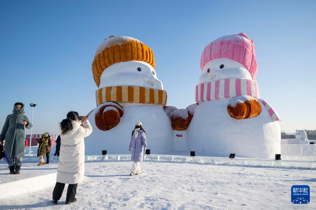 “尔滨”雪人迎八方来客