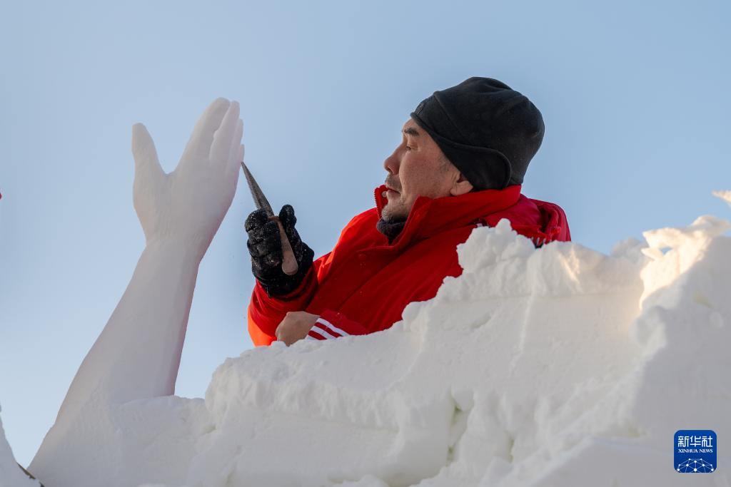 第27届哈尔滨国际雪雕比赛开铲