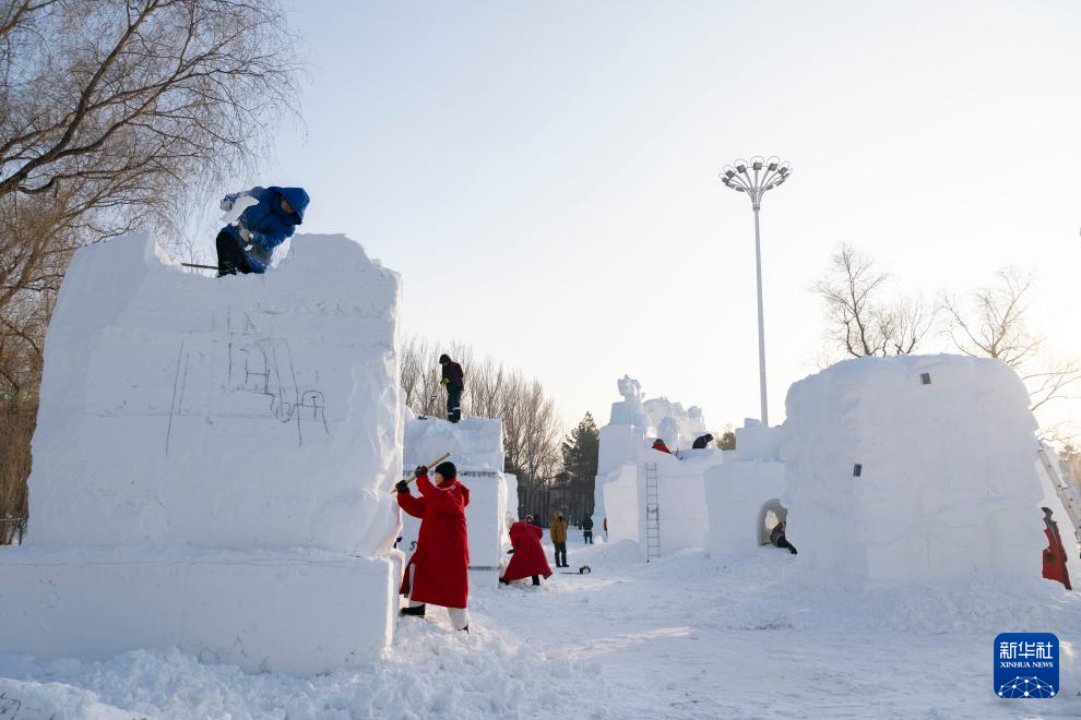 第27届哈尔滨国际雪雕比赛开铲