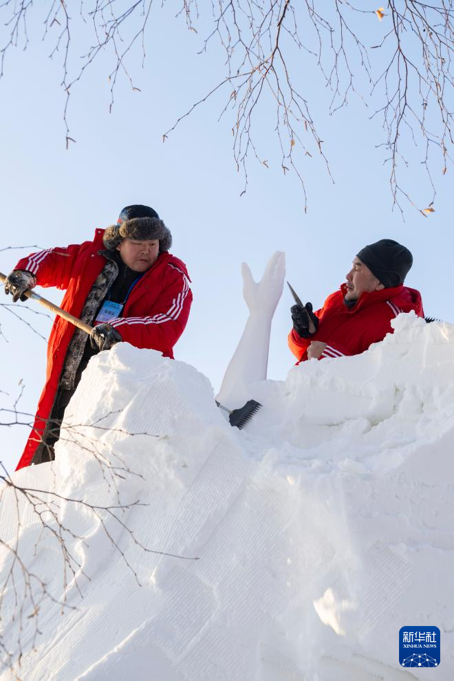 第27届哈尔滨国际雪雕比赛开铲