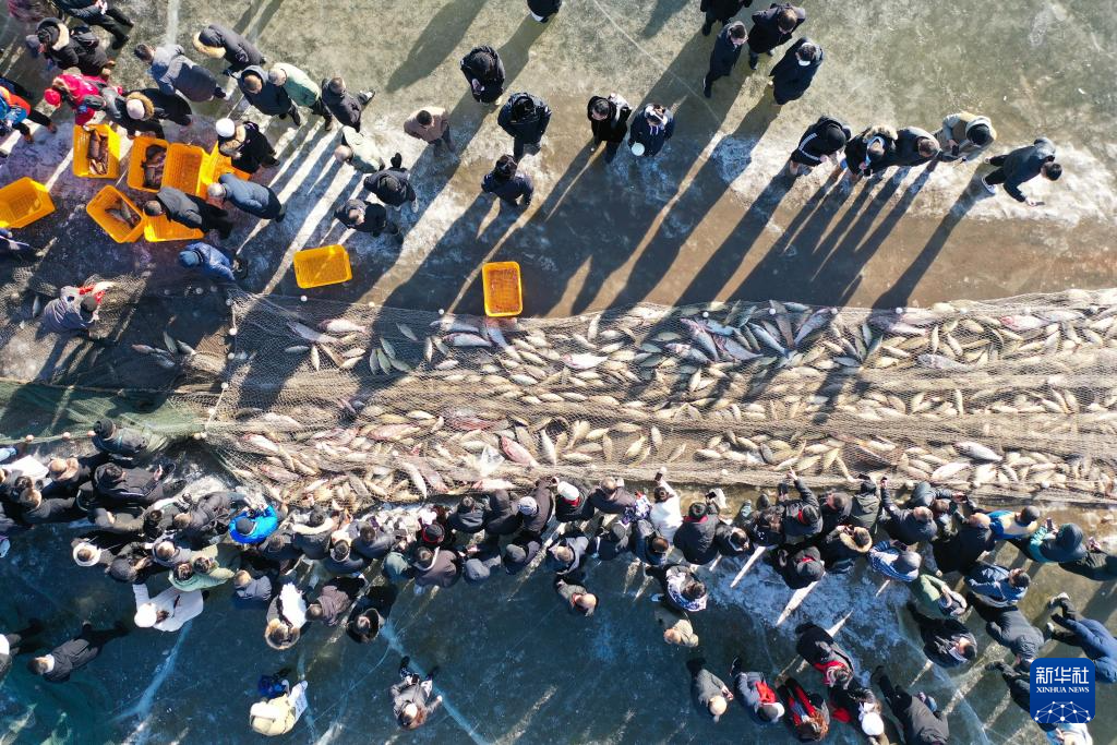 内蒙古土默特左旗哈素海冬捕节开幕