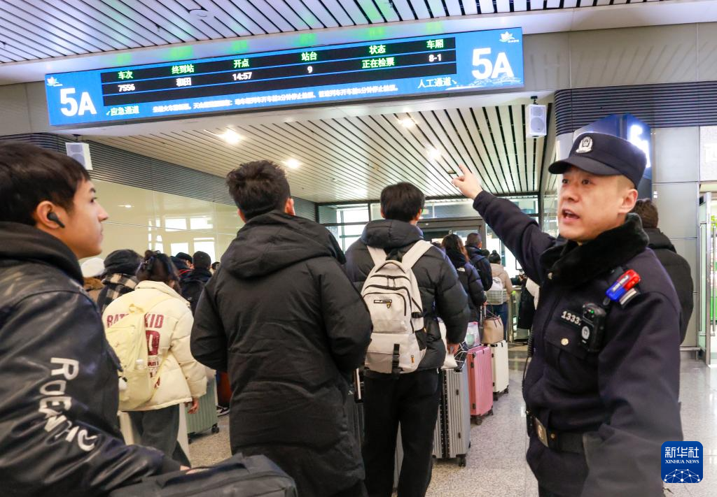 南疆“慢火车”载“候鸟”回家