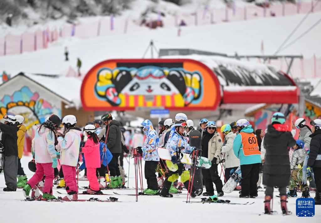 春节假期川西冰雪游火热