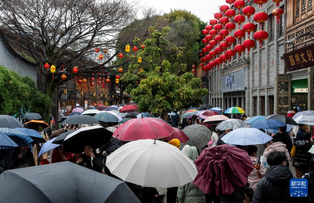 福州：簪花“簪”福气 千年坊巷展非遗风采