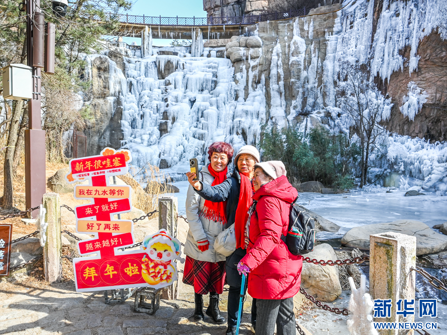 山东青岛崂山北九水冰瀑引客来