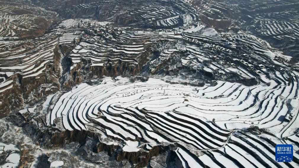 春雪勾勒“大地指纹”