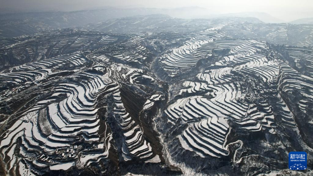 春雪勾勒“大地指纹”