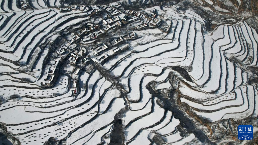 春雪勾勒“大地指纹”