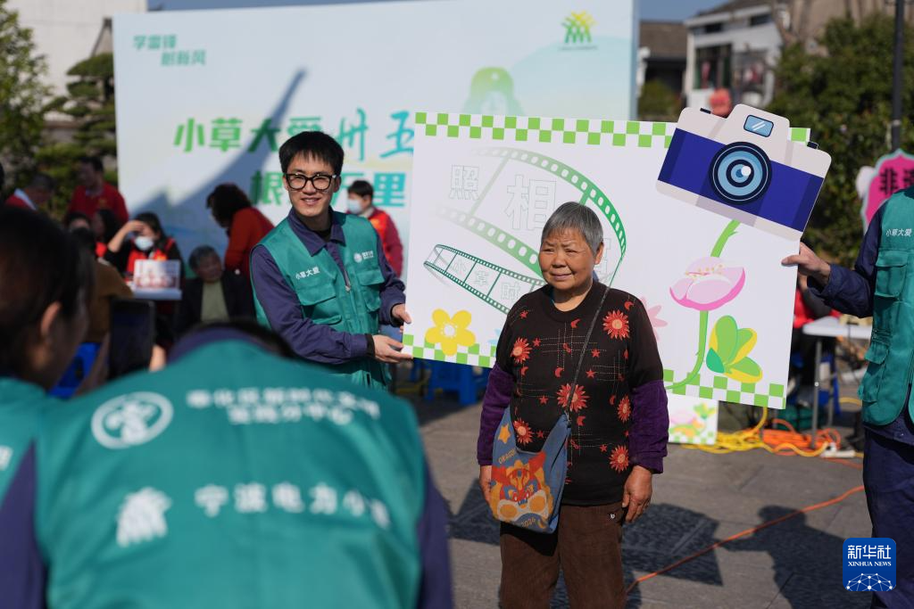 浙江宁波：“小草大爱” 志愿服务进乡村