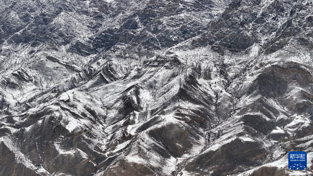 雪后贺兰山