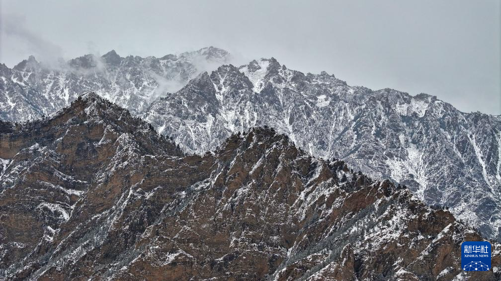 雪后贺兰山