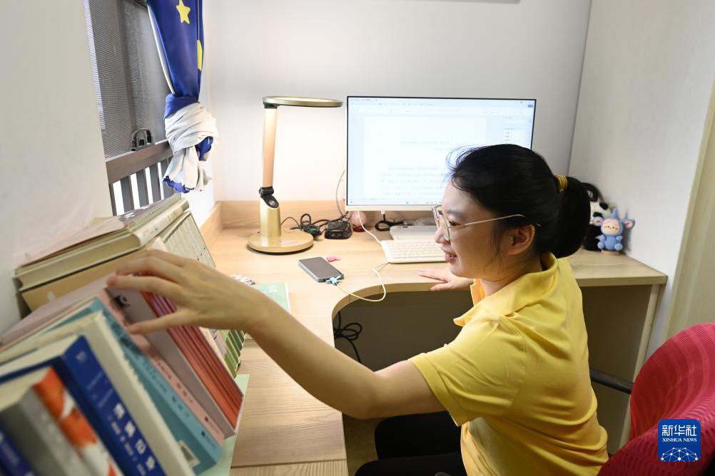 “我爱这梦笔生花的理想”：一个脑瘫女孩的作家梦