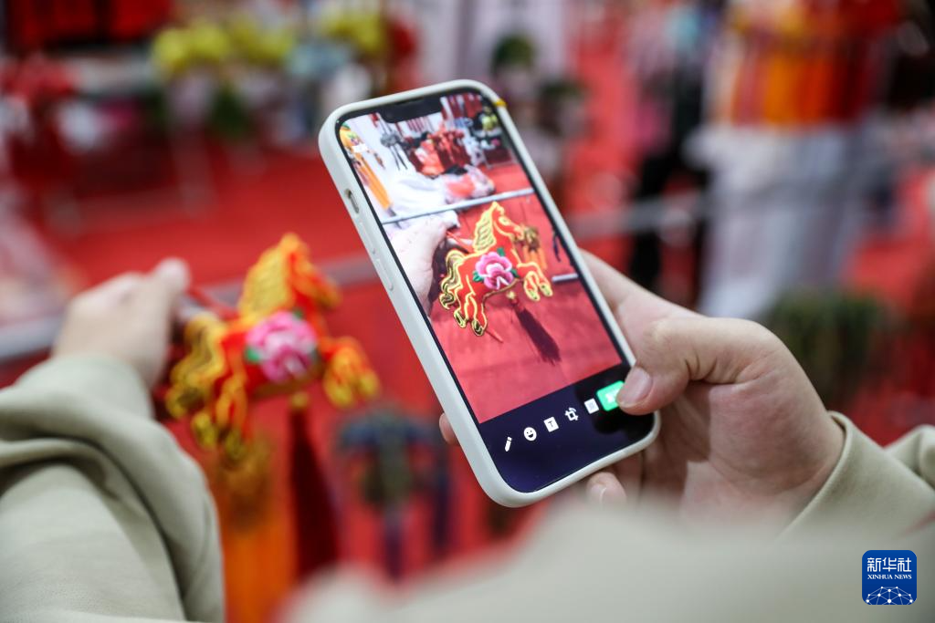 甘肃庆阳：香包飘香迎端午