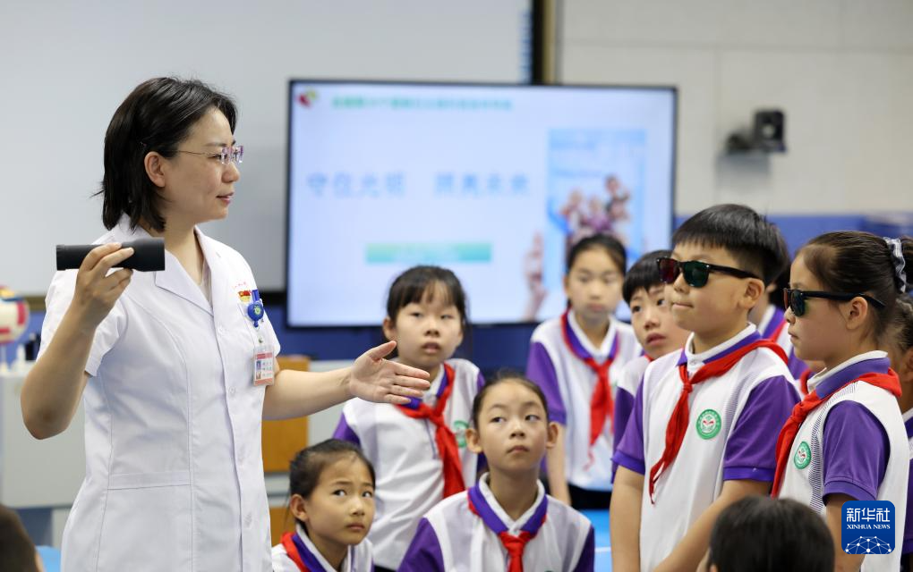 关注眼健康 迎接爱眼日